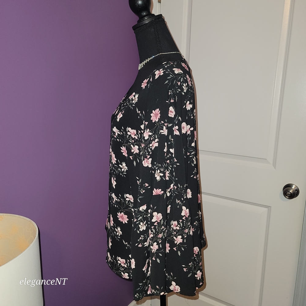 Rue+  Black And Pink Floral Top  With Bell Sleeve Sz: 3X - Picture 5 of 8
